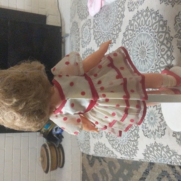 VINTAGE ORIGINAL SHIRLEY TEMPLE DOLL WITH STAND. - Picture 6 of 6